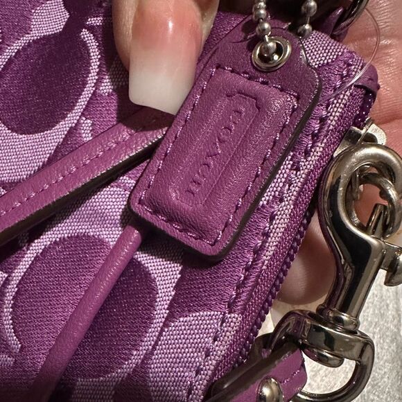 COACH Signature C Jacquard
Wristlet - Purple Leather Trim - New with Min… - Picture 16 of 17
